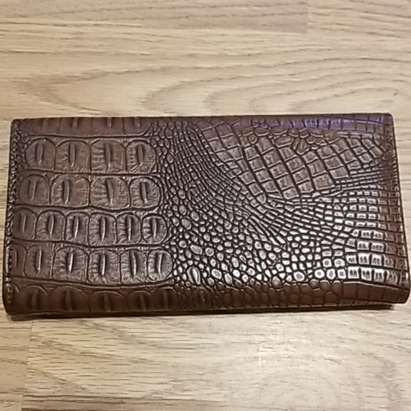 BCBG PARIS Tri-Fold Wallet - Boxed - Picture 5 of 13